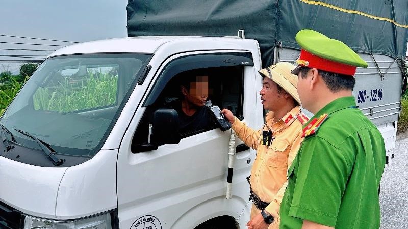 Hà Nội: Lực lượng cảnh sát giao thông phối hợp với công an cấp xã bảo đảm trật tự an toàn giao thông