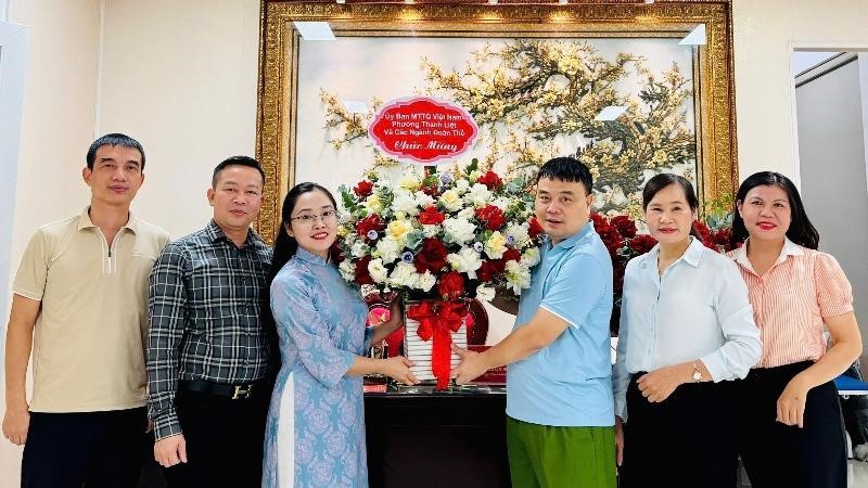 MTTQ Việt Nam phường Thanh Liệt thăm và chúc mừng Công an phường
