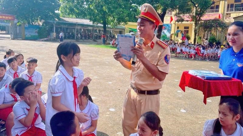 Hà Nội: Tuyên truyền an toàn giao thông cho học sinh trước thềm năm học mới