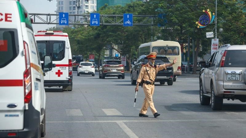 Cảnh sát giao thông Hà Nội hỗ trợ vận chuyển an toàn trái tim hiến tặng cho bệnh nhi 11 tuổi ở TP Hồ Chí Minh