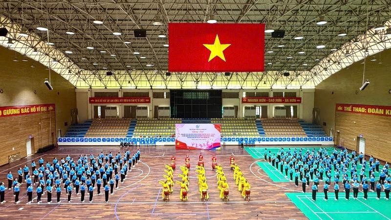 350 phụ nữ xã Thanh Trì cùng đồng diễn dân vũ chào mừng Quốc khánh 2/9