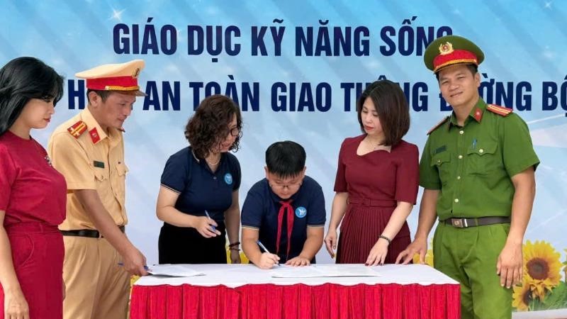 Hà Nội: Tiếp tục phối hợp đẩy mạnh tuyên truyền an toàn giao thông trong trường học