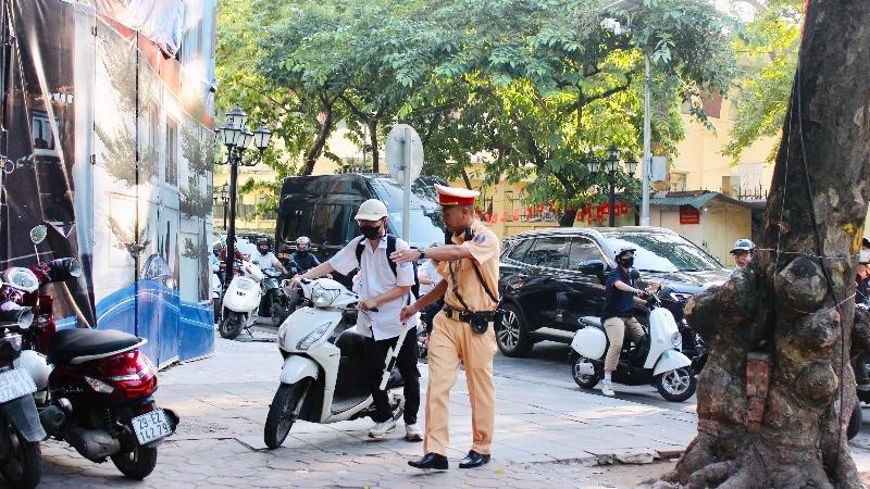 Tăng cường xử lý vi phạm, đảm bảo an toàn giao thông cho học sinh