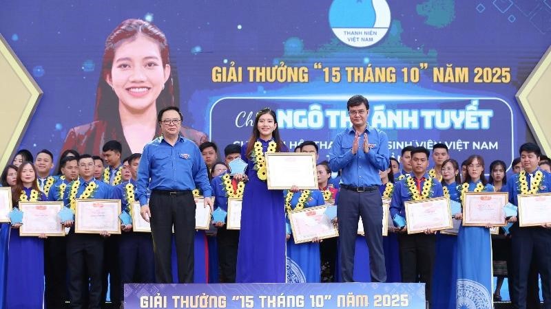 Trao Giải thưởng “15 tháng 10” cho 69 cán bộ Hội Liên hiệp Thanh niên Việt Nam tiêu biểu