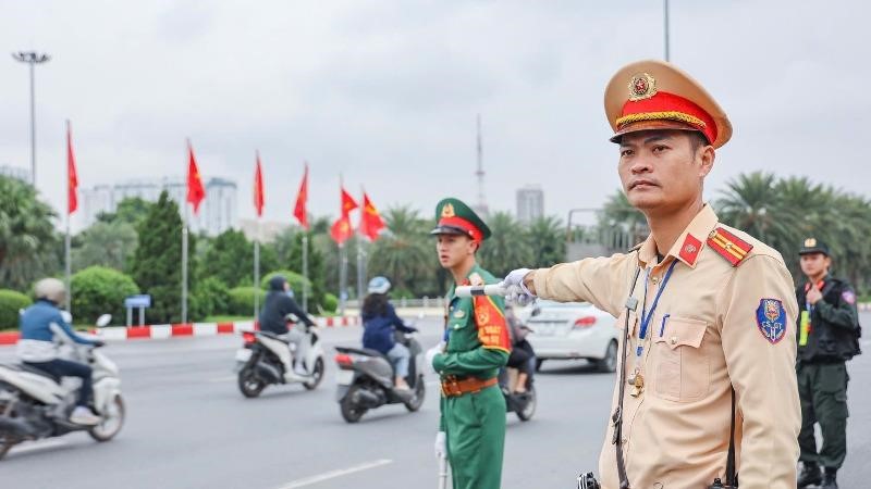 Diễn tập phương án bảo đảm trật tự, an toàn giao thông phục vụ Lễ mở ký Công ước Hà Nội