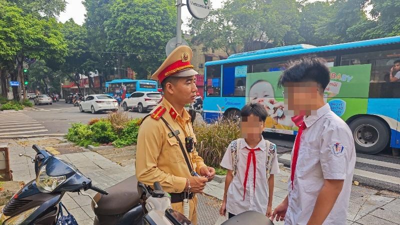 Xử lý hàng học sinh, phụ huynh vi phạm an toàn giao thông