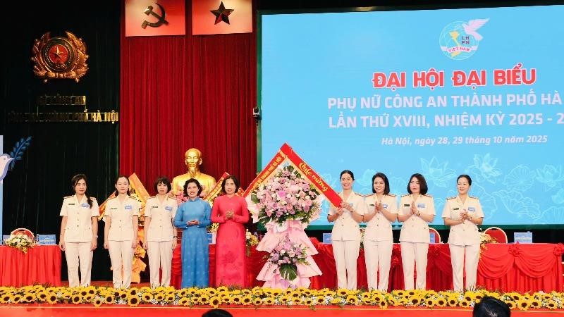 Phụ nữ Công an Thủ đô bản lĩnh, trí tuệ, nhân văn, sáng tạo, vì nhân dân phục vụ