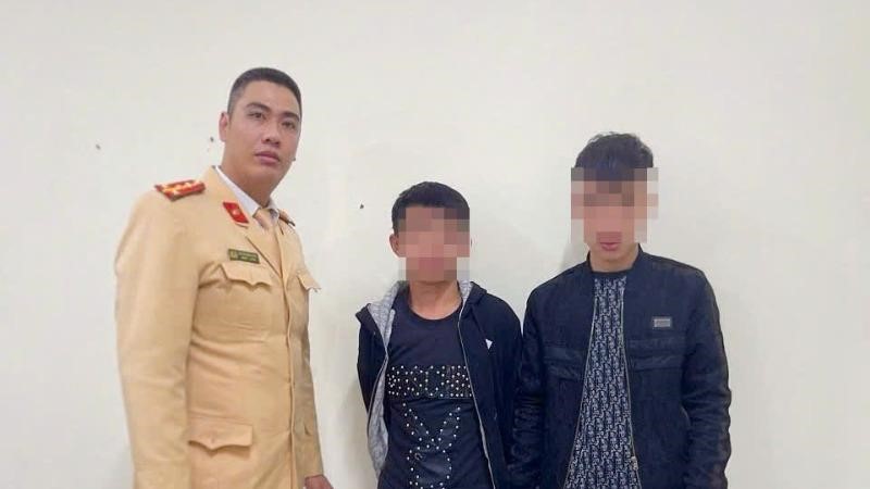 CSGT Hà Nội phát hiện 2 đối tượng tàng trữ ma túy đá