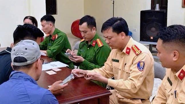 Công an Hà Nội ngày đêm, đẩy nhanh tiến độ làm sạch dữ liệu phương tiện, giấy phép lái xe