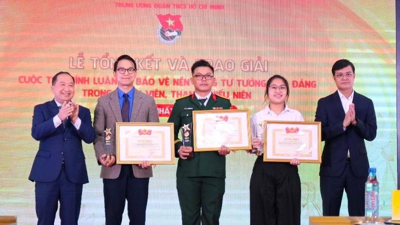 Trao giải Cuộc thi bảo vệ nền tảng tư tưởng của Đảng đầu tiên trong thanh thiếu niên
