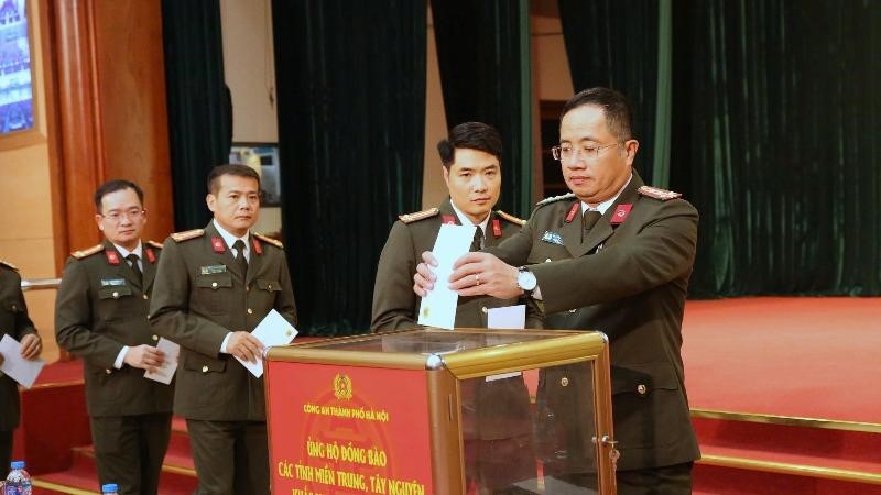 Công an Hà Nội phát động ủng hộ đồng bào miền Trung và Tây Nguyên bị thiệt hại do mưa lũ