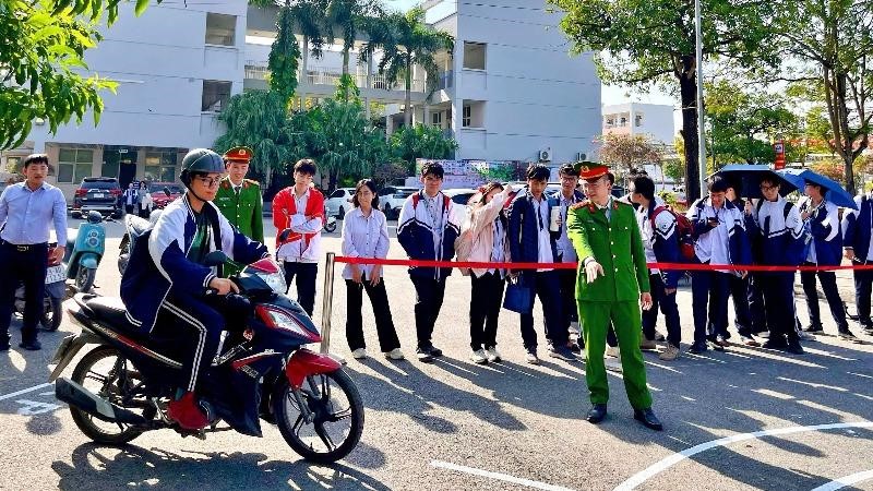 Phường Dương Nội: Bồi dưỡng kiến thức pháp luật và kỹ năng lái xe an toàn cho học sinh