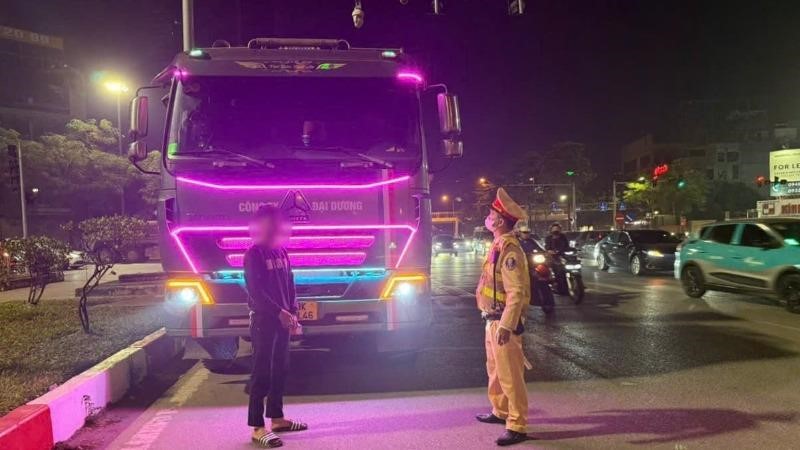 Hà Nội: Xuyên đêm kiểm soát hoạt động vận tải, gần 70 vi phạm bị xử lý