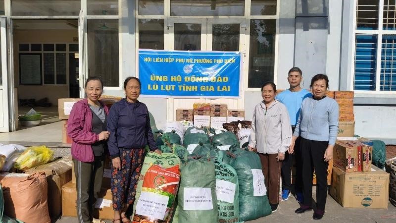 Phụ nữ phường Phú Diễn quyên góp gần 600 triệu đồng hỗ trợ đồng bào Gia Lai