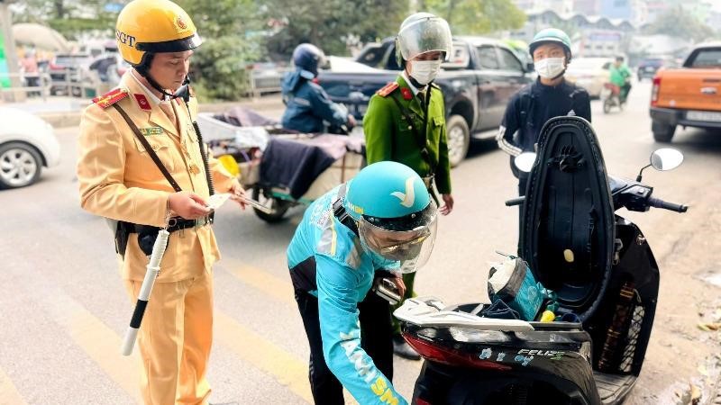 Hà Nội: Xử lý nhiều lái xe dán, che biển số khi tham gia giao thông