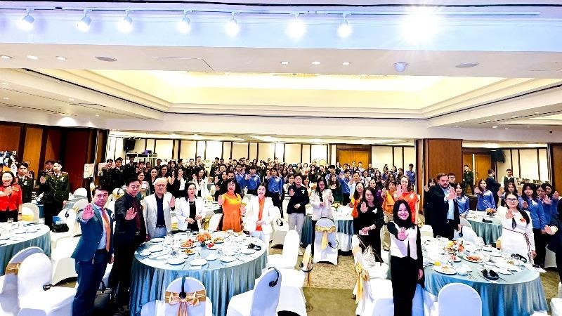 An toàn cho phụ nữ, trẻ em gái trên không gian mạng