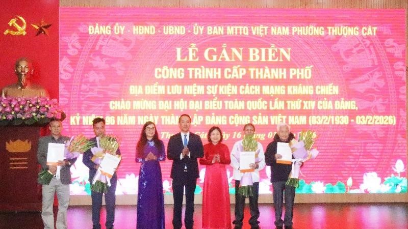 Phường Thượng Cát: Gắn biển 4 địa điểm lưu niệm cách mạng chào mừng Đại hội Đảng