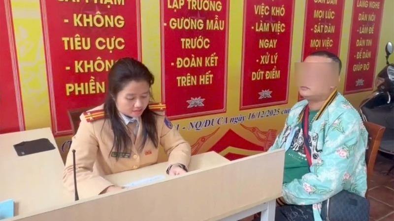 Hà Nội: Xử phạt tài xế điều khiển ô tô gắn biển kiểm soát không rõ chữ, số