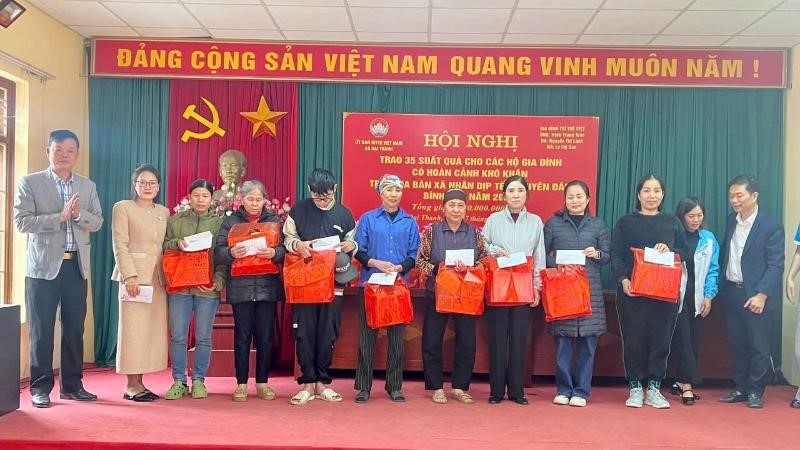 Mang Tết đến với phụ nữ có hoàn cảnh khó khăn trên địa bàn xã Đại Thanh