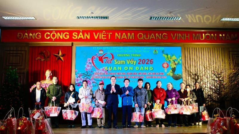 Phường Đông Ngạc: “Tết sum vầy - Xuân ơn Đảng” lan tỏa yêu thương