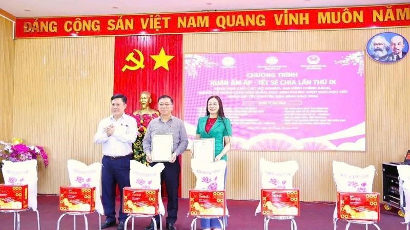Hành trình thiện nguyện mang Tết ấm đến những hoàn cảnh khó khăn