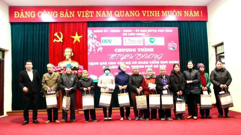 Ủy ban MTTQ xã Liên Minh trao 235 suất quà Tết cho hộ khó khăn