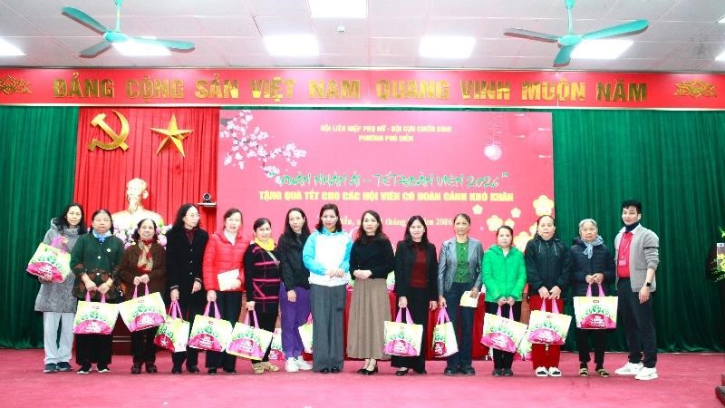 Phường Phú Diễn tổ chức chương trình “Xuân nhân ái - Tết đoàn viên” chăm lo hội viên có hoàn cảnh khó khăn