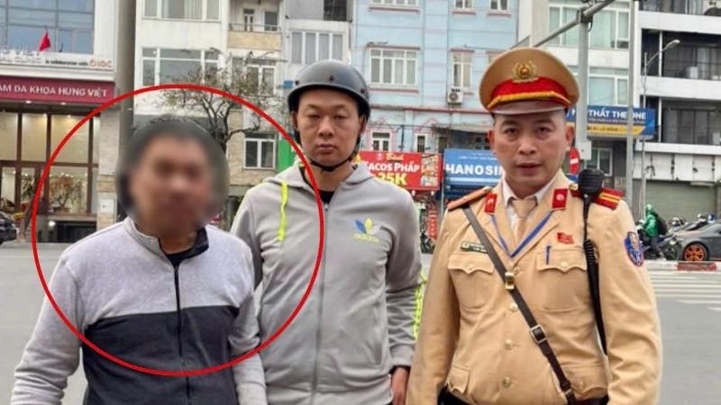 Hà Nội: Tìm thấy người thân đi lạc nhờ thông báo từ Cảnh sát giao thông