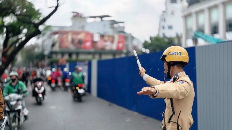 Hướng dẫn, bảo đảm giao thông tại khu vực thi công hệ thống chống ngập tại chợ Hàng Da