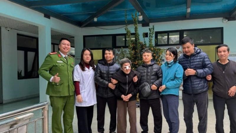 Công an phường Phú Thượng kịp thời giúp đỡ cụ ông đi lạc về nhà an toàn