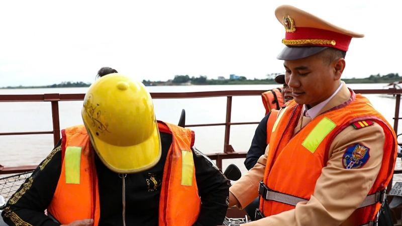 Cảnh sát đường thủy Hà Nội chủ động bảo đảm giao thông sau Tết Nguyên đán