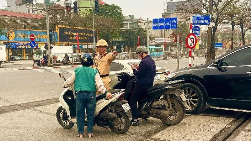 Hà Nội: Xử lý nghiêm các trường hợp tài xế vượt rào chắn khi đi qua đường ngang