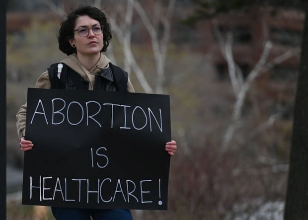 Phụ nữ lo lắng trước việc tái công nhận quyền chống phá thai