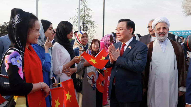 Chủ tịch Quốc hội Vương Đình Huệ bắt đầu thăm chính thức Cộng hòa Hồi giáo Iran