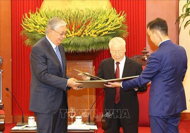 Tổng Bí thư Nguyễn Phú Trọng tiếp Tổng thống Kazakhstan