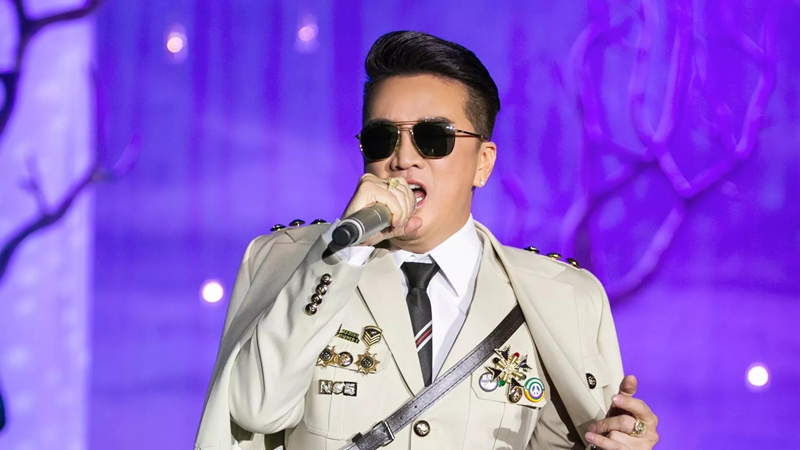 Vụ Đàm Vĩnh Hưng đeo huy hiệu lạ: Cần tăng cường nhận thức chính trị