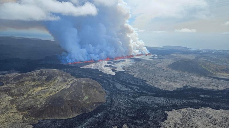 Núi lửa phun trào: Iceland ban bố tình trạng khẩn cấp