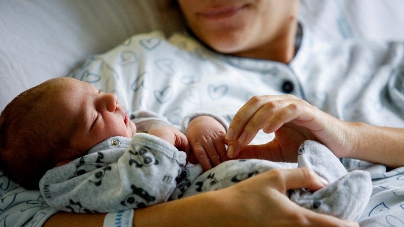 Nước Anh “đau đầu” vì tỷ lệ sinh giảm