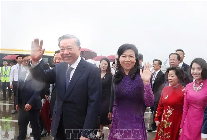 Tổng Bí thư, Chủ tịch nước Tô Lâm và Phu nhân bắt đầu các hoạt động thăm cấp Nhà nước tại Trung Quốc
