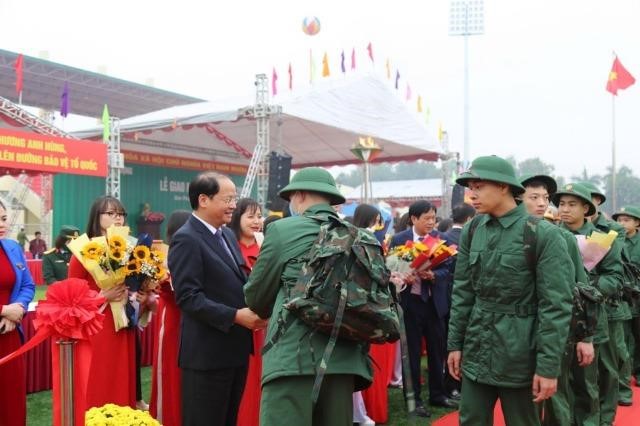 143 thanh niên ưu tú huyện Đan Phượng nô nức lên đường nhập ngũ