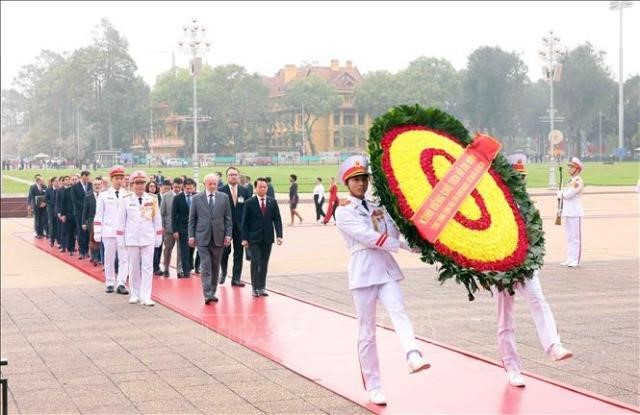 Tổng thống Brazil vào Lăng viếng Chủ tịch Hồ Chí Minh, tưởng niệm các anh hùng liệt sĩ 