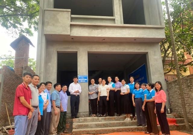 Hội LHPN Thành phố bàn giao “Mái ấm tình thương” cho hội viên phụ nữ khó khăn tại Mê Linh