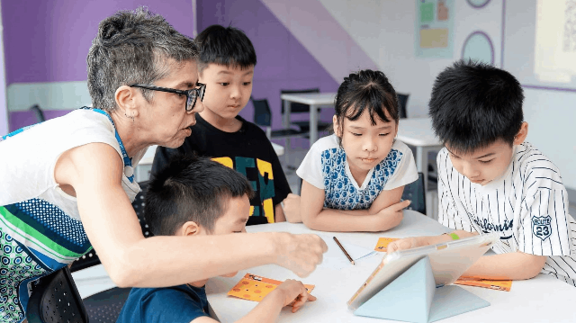 Chắp cánh đam mê tiếng Anh cho thế hệ trẻ Việt