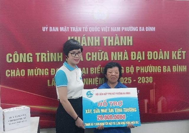 Bàn giao công trình nghĩa tình chào mừng Đại hội đại biểu Đảng bộ phường Ba Đình lần thứ I