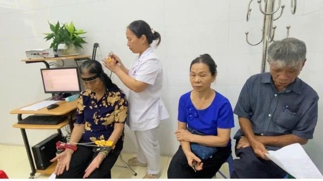 Xã Phúc Thọ tổ chức khám, tư vấn sức khỏe và cấp thuốc miễn phí cho đối tượng chính sách