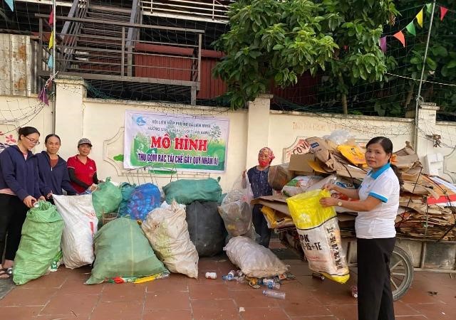 Gom phế liệu - Gói tình thân - Hành động nhỏ, nghĩa tình lớn ở xã Liên Minh