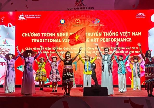 Kỷ niệm Quốc khánh: Kiều bào Singapore hòa nhịp cùng giai điệu quê hương