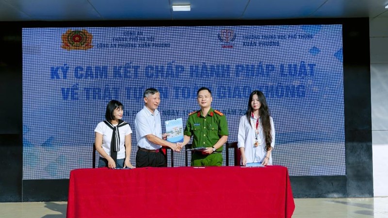 Tuyên truyền pháp luật giao thông đến học sinh Xuân Phương