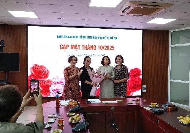 Hội LHPN Hà Nội gặp mặt cán bộ hưu trí: Tri ân và tiếp nối truyền thống
