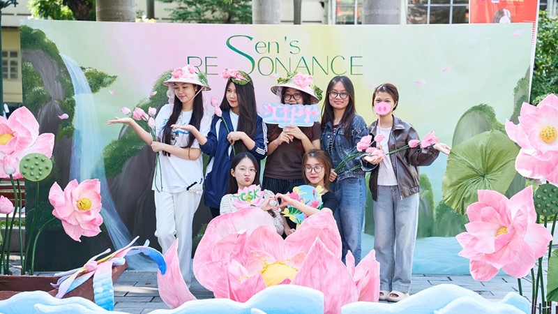 Photo booth “FPS 2025 - Sen’s Resonance”: Nơi lưu dấu những ký ức thanh xuân rực rỡ